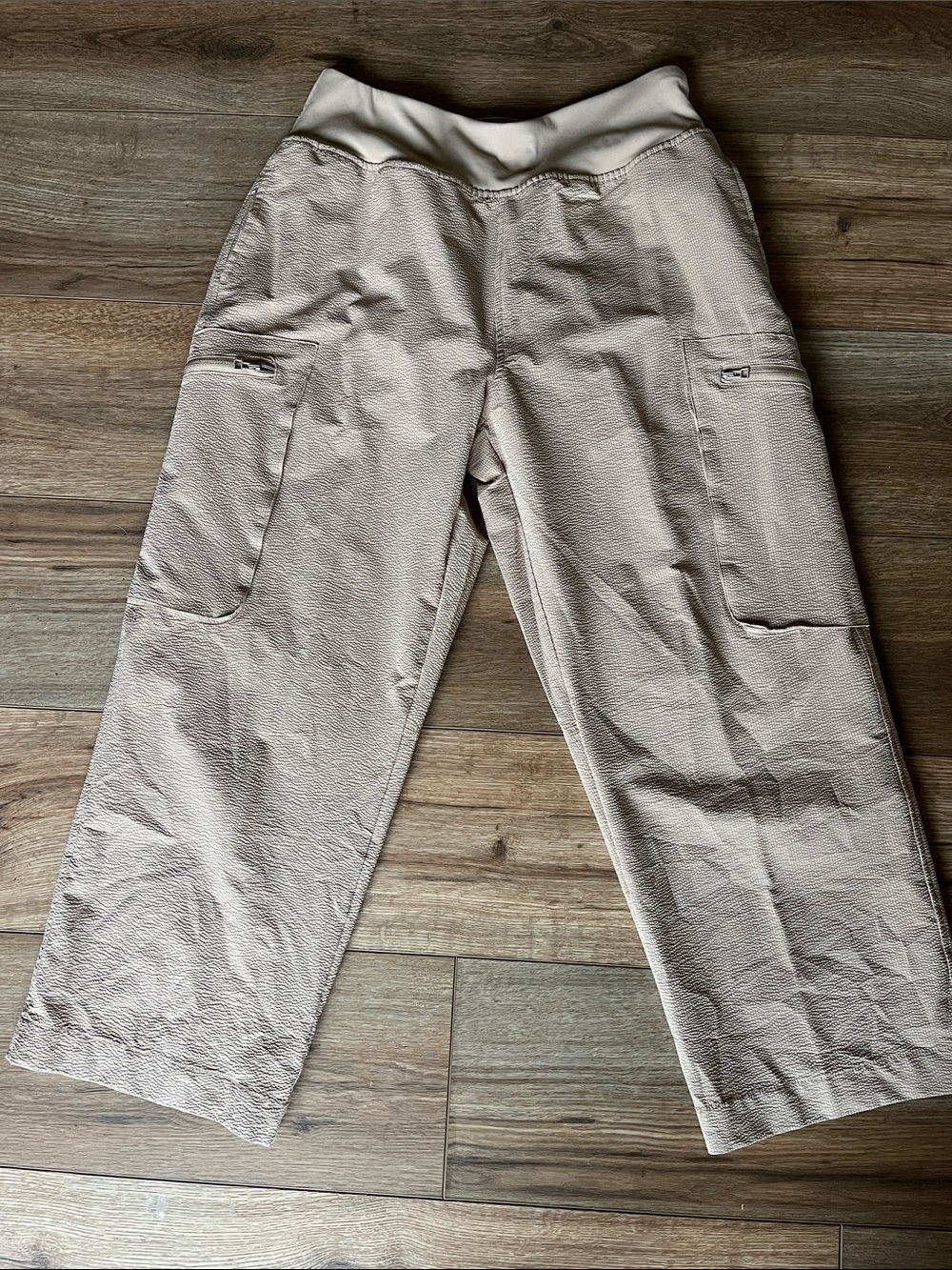 Sage Collective Women's Wide-Leg Cargo Capris in Beige